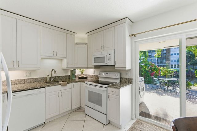 1850 SE 7th Street B, Pompano Beach, FL 33060