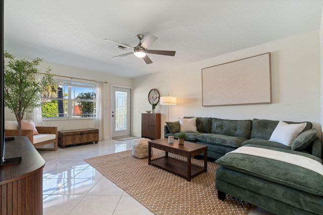 1850 SE 7th Street B, Pompano Beach, FL 33060