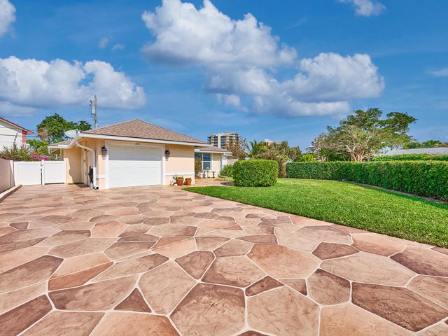 471 Neptune Road, Juno Beach, FL 33408