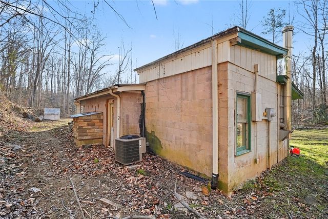 60 Chestnut Mountain Road, Travelers Rest, SC 29690