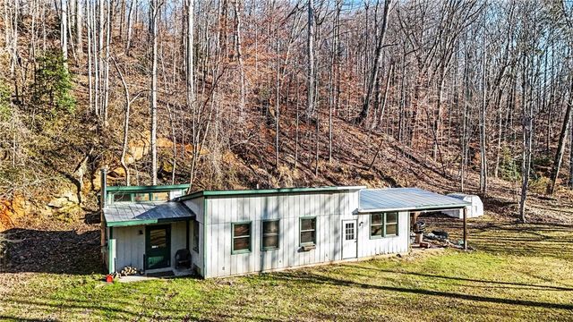 60 Chestnut Mountain Road, Travelers Rest, SC 29690