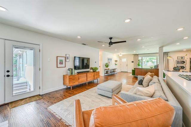 5815 Clendenin Avenue, Dallas, TX 75228