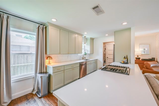 5815 Clendenin Avenue, Dallas, TX 75228