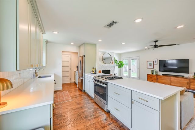 5815 Clendenin Avenue, Dallas, TX 75228