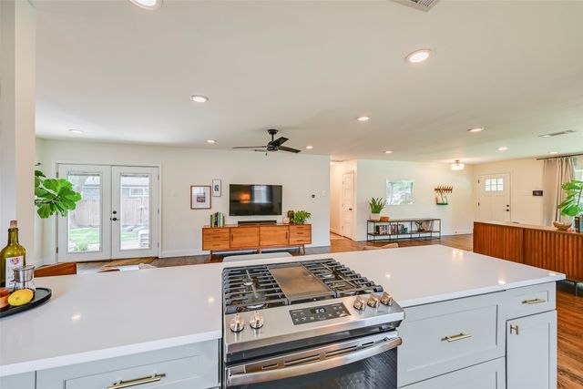 5815 Clendenin Avenue, Dallas, TX 75228