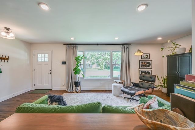 5815 Clendenin Avenue, Dallas, TX 75228