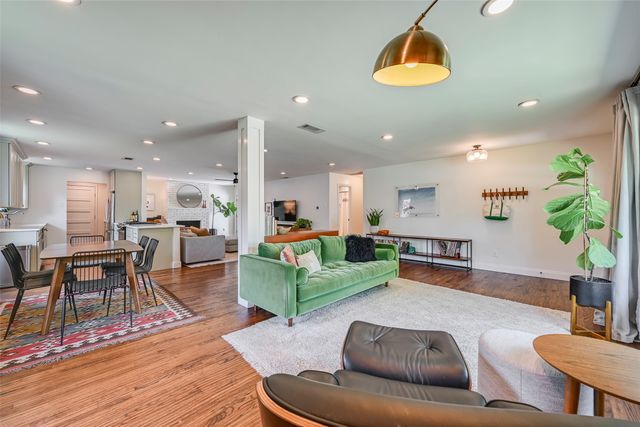 5815 Clendenin Avenue, Dallas, TX 75228