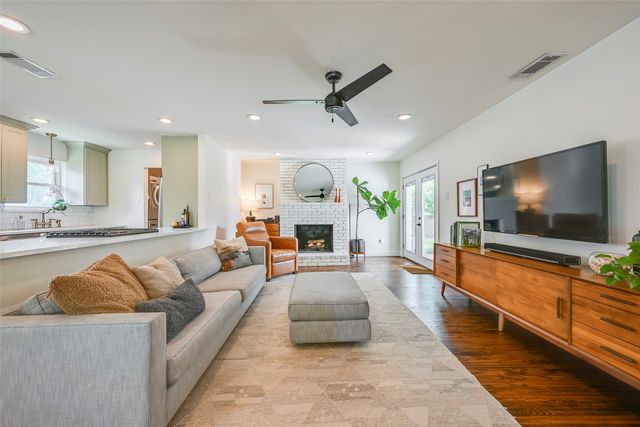 5815 Clendenin Avenue, Dallas, TX 75228