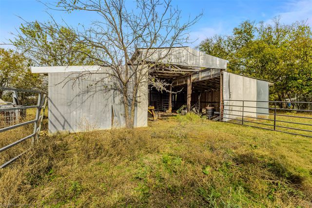 2073 Bowie Street, Sanger, TX 76266