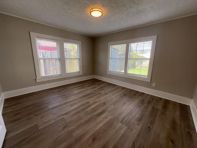 6913 Avenue L, Houston, TX 77011