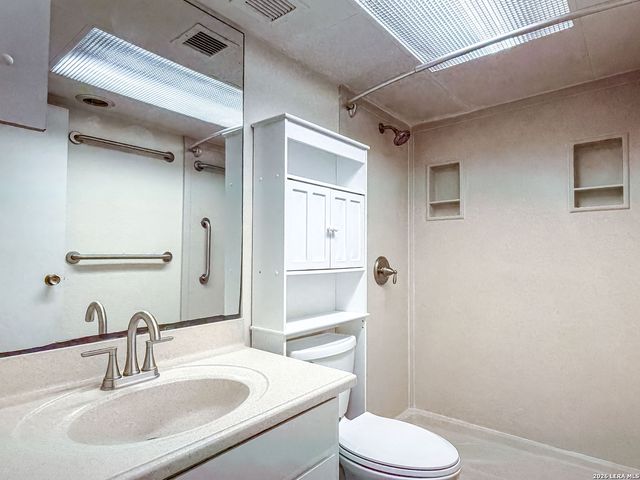 7039 San Pedro Ave Apt 205, San Antonio, TX 78216