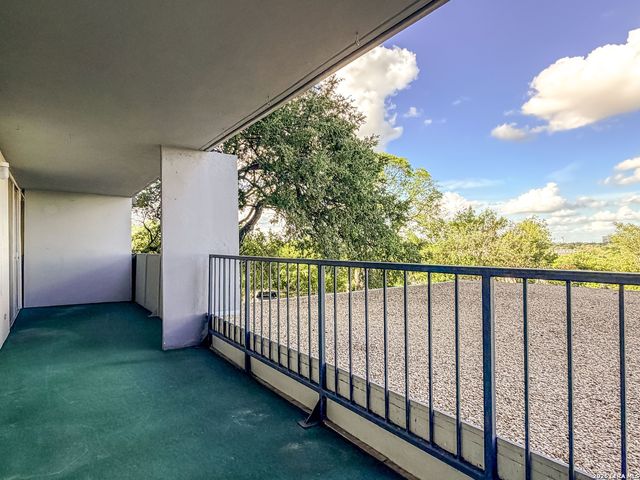 7039 San Pedro Ave Apt 205, San Antonio, TX 78216