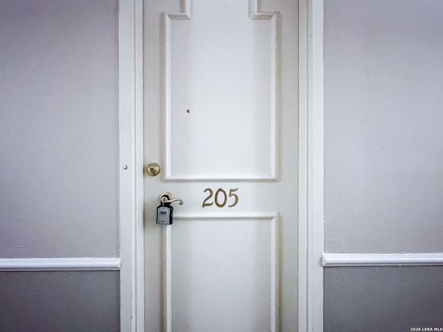 7039 San Pedro Ave Apt 205, San Antonio, TX 78216