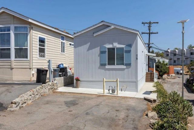 1045 E Vista Way 14, Vista, CA 92084
