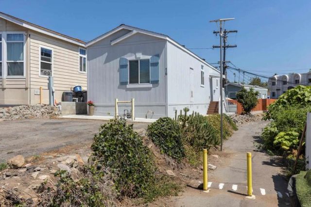 1045 E Vista Way 14, Vista, CA 92084