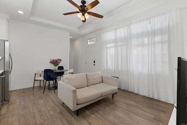 1045 E Vista Way 14, Vista, CA 92084