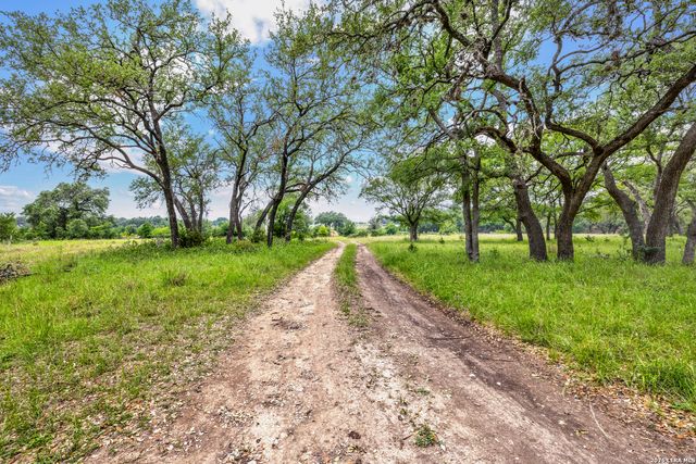 1047 Lonesome, Canyon Lake, TX 78133