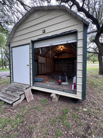 1047 Lonesome, Canyon Lake, TX 78133