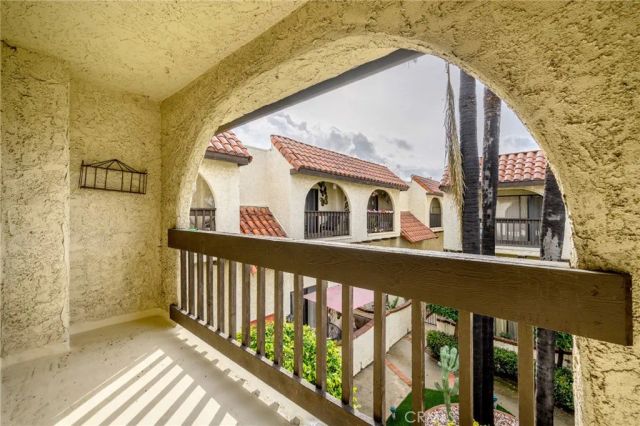 300 N Isabel Street 10, Glendale, CA 91206