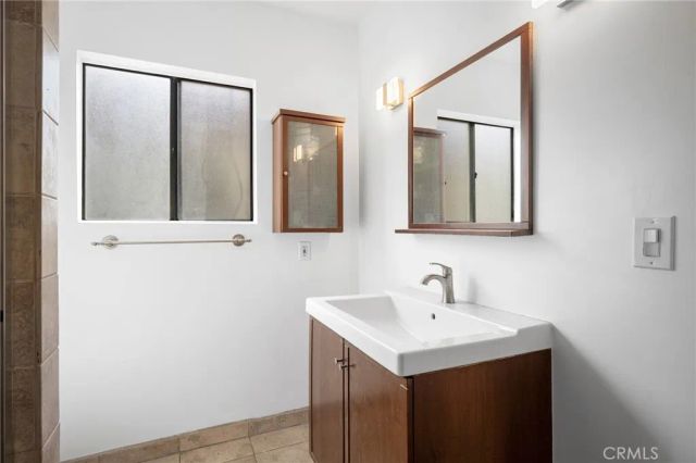 300 N Isabel Street 10, Glendale, CA 91206