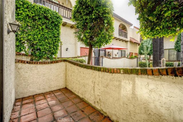 300 N Isabel Street 10, Glendale, CA 91206