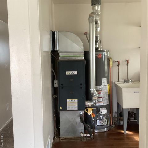 19910 Seminole, Redford Charter Township, MI 48240