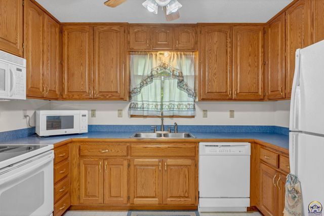 5232 SW 25th TER, Topeka, KS 66614