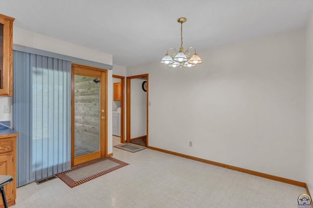 5232 SW 25th TER, Topeka, KS 66614