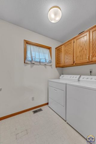 5232 SW 25th TER, Topeka, KS 66614