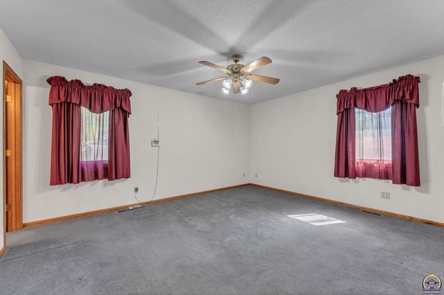 5232 SW 25th TER, Topeka, KS 66614