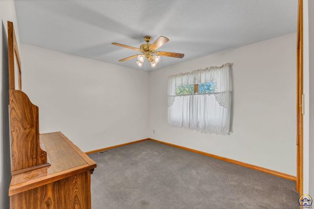 5232 SW 25th TER, Topeka, KS 66614