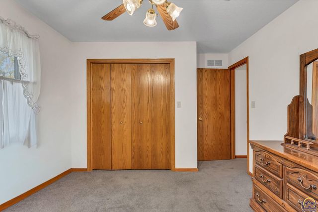 5232 SW 25th TER, Topeka, KS 66614