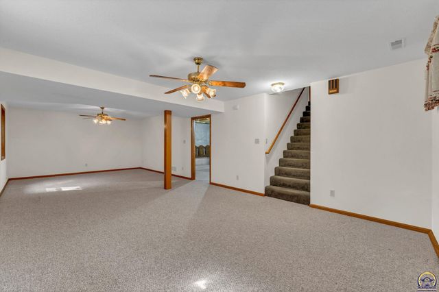 5232 SW 25th TER, Topeka, KS 66614