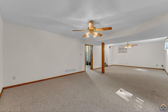 5232 SW 25th TER, Topeka, KS 66614