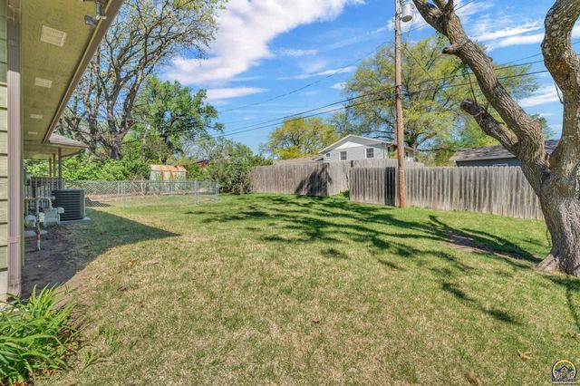 5232 SW 25th TER, Topeka, KS 66614