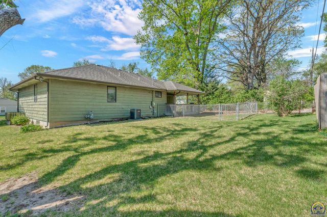 5232 SW 25th TER, Topeka, KS 66614
