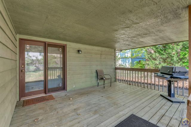 5232 SW 25th TER, Topeka, KS 66614