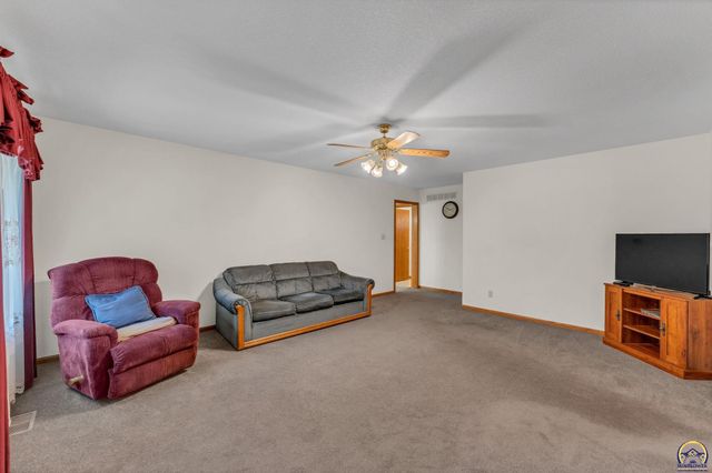 5232 SW 25th TER, Topeka, KS 66614