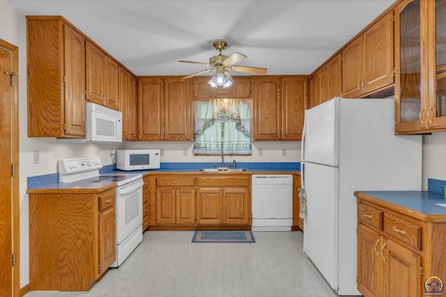 5232 SW 25th TER, Topeka, KS 66614