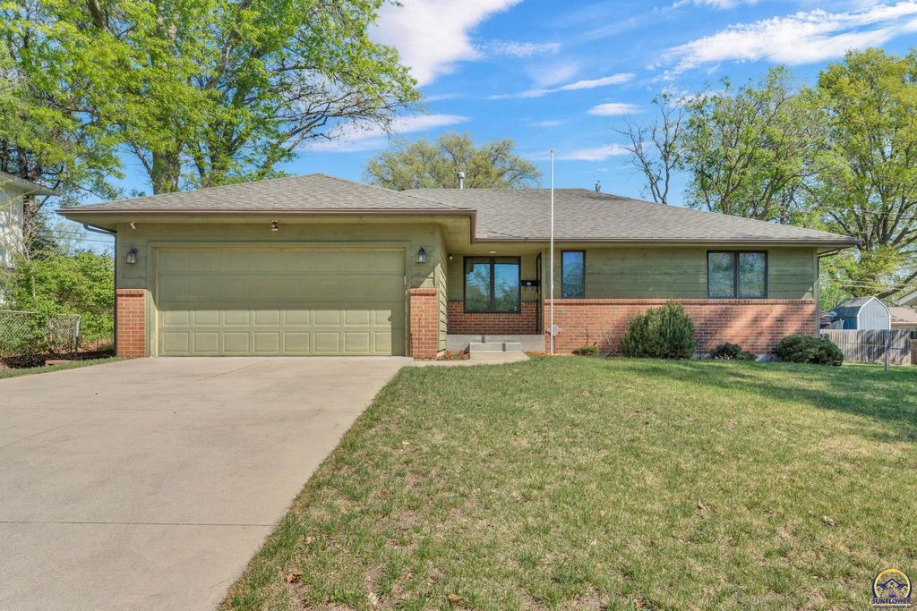 5232 SW 25th TER, Topeka, KS 66614