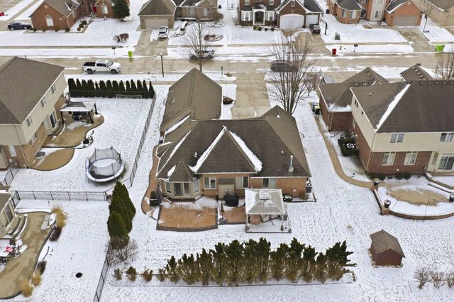 16489 Bishopsgate Drive, Macomb Twp, MI 48044