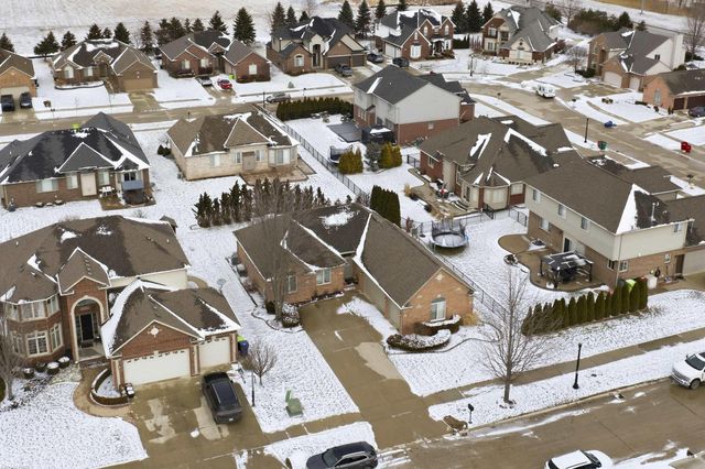 16489 Bishopsgate Drive, Macomb Twp, MI 48044