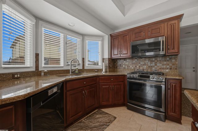 16489 Bishopsgate Drive, Macomb Twp, MI 48044