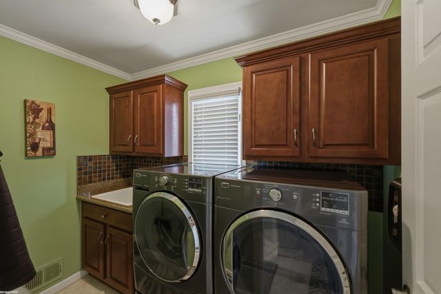 16489 Bishopsgate Drive, Macomb Twp, MI 48044