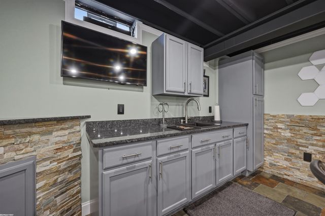 16489 Bishopsgate Drive, Macomb Twp, MI 48044