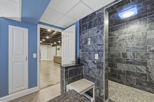 16489 Bishopsgate Drive, Macomb Twp, MI 48044