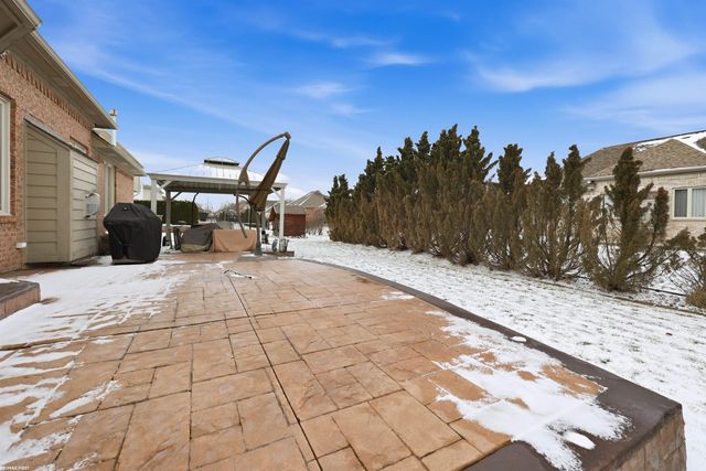 16489 Bishopsgate Drive, Macomb Twp, MI 48044