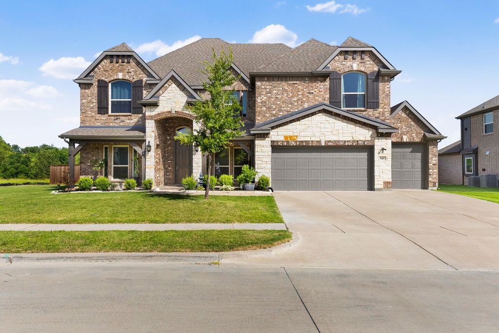 949 Gold Finch Lane, Forney, TX 75126