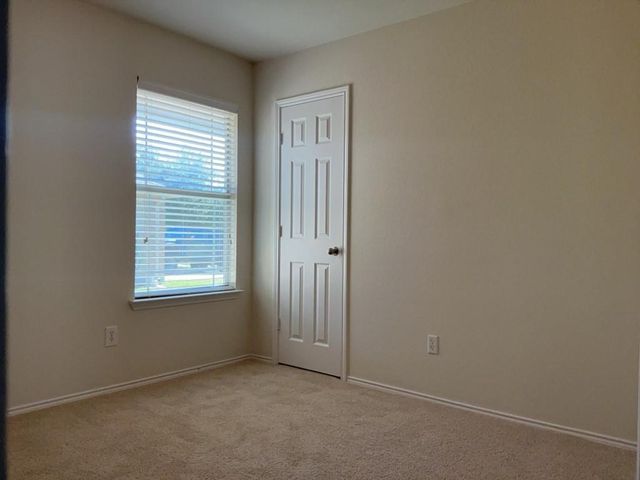 129 Luna Vista DR, Hutto, TX 78634