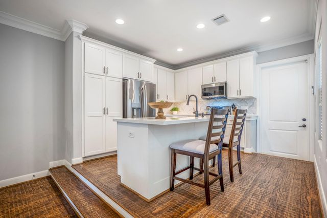 5540 Nolda Street, Houston, TX 77007